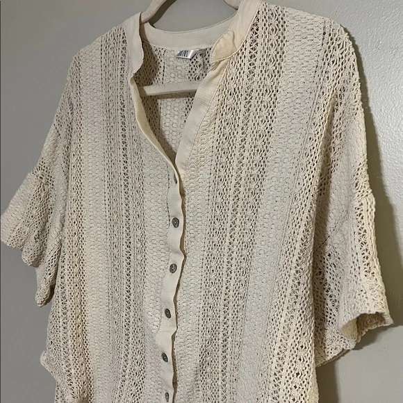 Kaktus Cream Crochet Button-Down Top - Picture 7 of 10